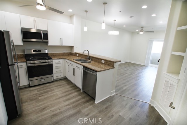 24595 Town Center Drive, Valencia CA: https://media.crmls.org/medias/28259136-6456-429e-af2b-6489a3a4bc0e.jpg