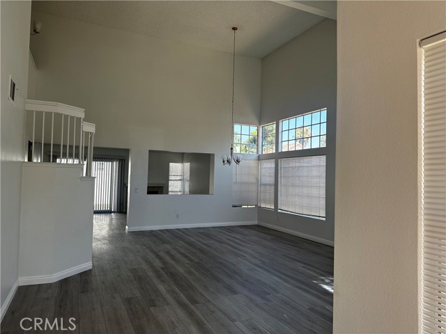 Detail Gallery Image 2 of 28 For 10659 Willow Creek Rd, Moreno Valley,  CA 92557 - 4 Beds | 2/1 Baths