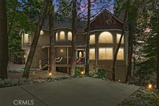 Detail Gallery Image 1 of 46 For 28670 Shenandoah Dr, Lake Arrowhead,  CA 92352 - 4 Beds | 4 Baths