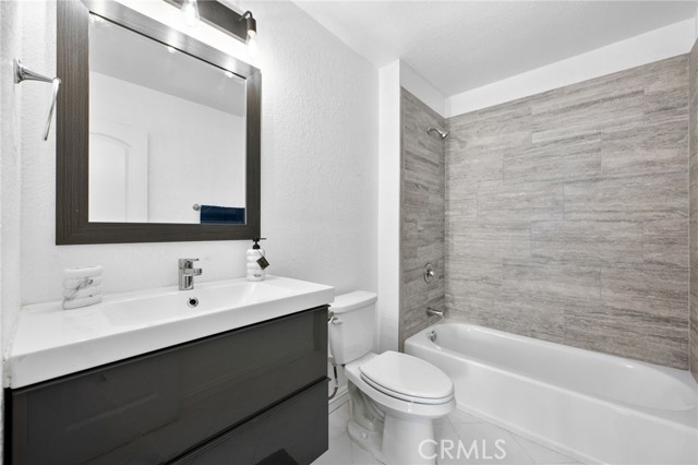 Detail Gallery Image 15 of 28 For 2020 W 23rd St #18,  Long Beach,  CA 90810 - 4 Beds | 2 Baths