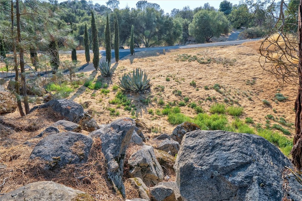 https://media.crmls.org/medias/282716f7-5d4b-420a-817c-688b11ac85a8.jpg?preset=X-Large