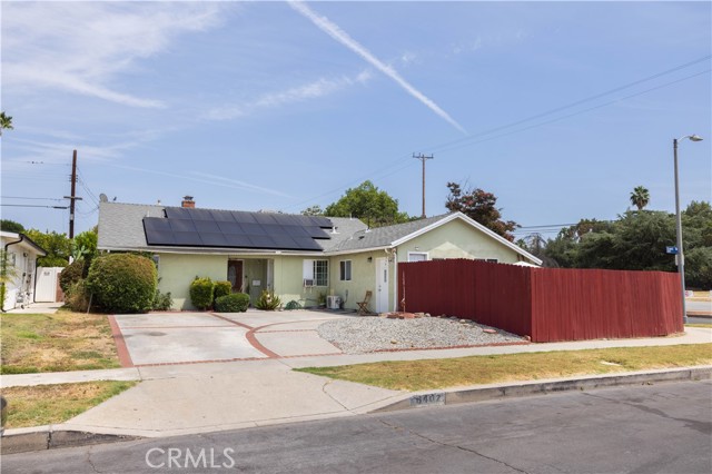 6402 Graves Avenue, Van Nuys CA: https://media.crmls.org/medias/28281706-f4c8-4d05-9655-c6da3834ef5a.jpg