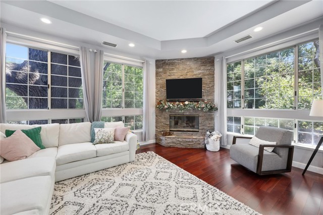 Detail Gallery Image 3 of 34 For 23163 Mulholland Drive Unit 6, Woodland Hills,  CA 91364 - 2 Beds | 2/1 Baths