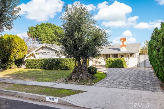 7618 Gazette Avenue photo 2