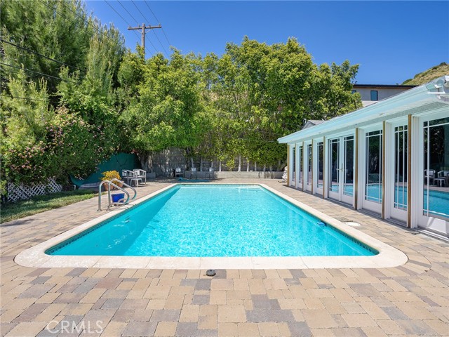 Detail Gallery Image 38 of 54 For 901 Irving Dr, Burbank,  CA 91504 - 3 Beds | 2 Baths