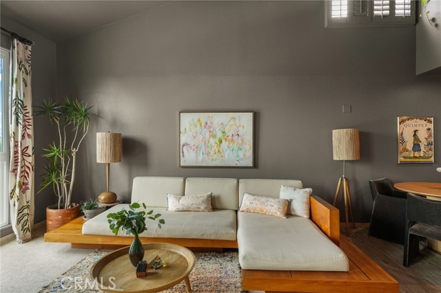 837 N West Knoll Drive, West Hollywood CA: https://media.crmls.org/medias/282a934a-ae02-45bc-a2f7-7401bb29406d.jpg