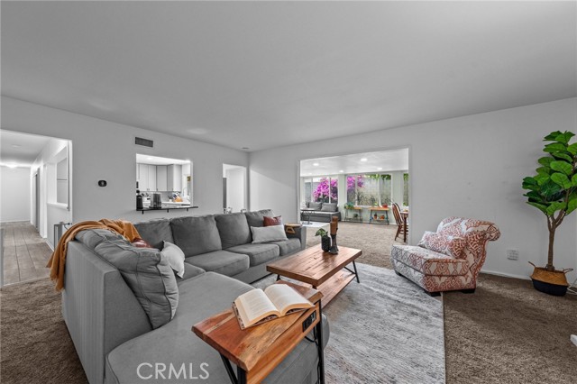 222 Phlox Avenue, Redlands CA: https://media.crmls.org/medias/282b215f-5d19-413c-a01b-b6531c1f2450.jpg