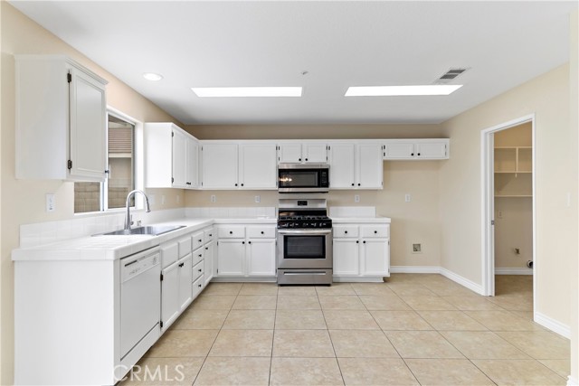 Detail Gallery Image 15 of 44 For 6776 Earhart Ave, Fontana,  CA 92336 - 3 Beds | 2/1 Baths