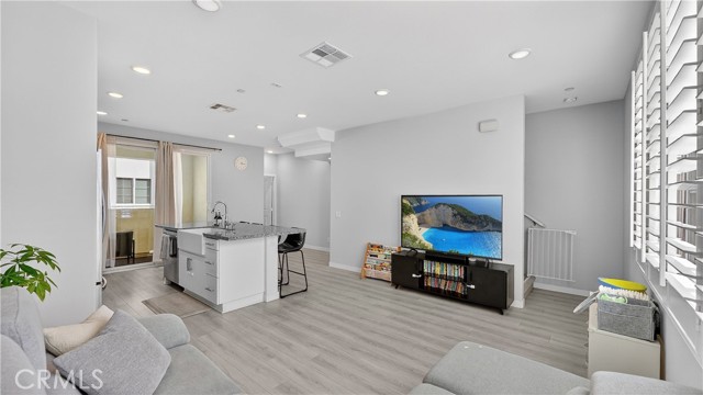 Detail Gallery Image 9 of 33 For 14116 Bay, La Mirada,  CA 90638 - 2 Beds | 2/1 Baths