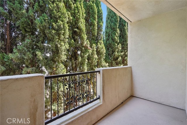 15206 Burbank Boulevard, Sherman Oaks CA: https://media.crmls.org/medias/282e0df0-39ec-426c-bb1e-f79c9bf6e44a.jpg