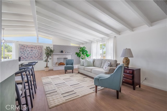 Detail Gallery Image 9 of 36 For 221 S Mall Way, Anaheim,  CA 92804 - 3 Beds | 2 Baths