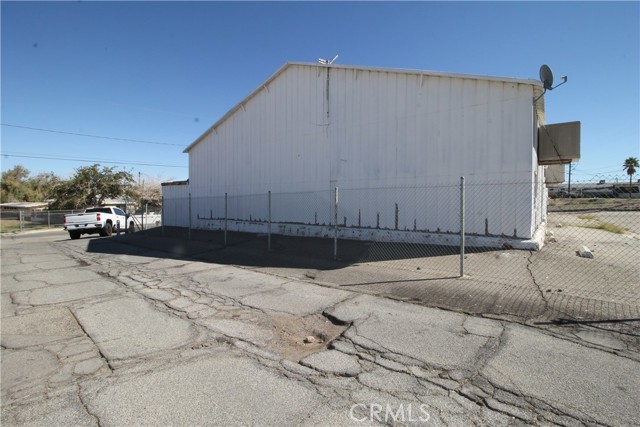 1500 Santa Fe Drive, Barstow, California 92311, ,Commercial Sale,For Sale,1500 Santa Fe Drive,CRHD23186357