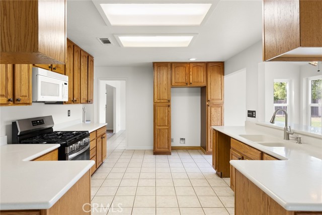 Detail Gallery Image 9 of 47 For 3038 Top Hand Ct, Chico,  CA 95973 - 4 Beds | 3 Baths