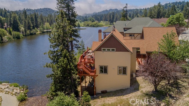 781 Brentwood Drive, Lake Arrowhead CA: https://media.crmls.org/medias/282f4a22-eb02-4c44-8df0-ef3498c38ac9.jpg