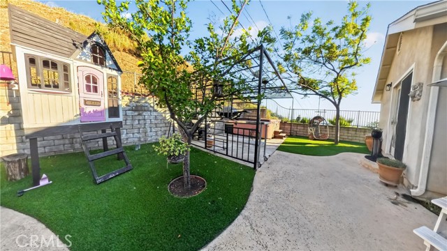 Detail Gallery Image 34 of 34 For 924 Irving Dr, Burbank,  CA 91504 - 4 Beds | 3 Baths