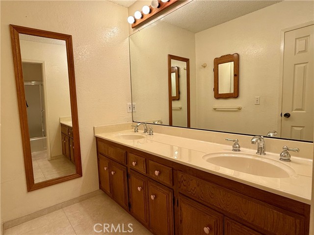 2402 Aviation Boulevard, Redondo Beach CA: https://media.crmls.org/medias/283108c6-73c6-4d29-90dd-dd25a9468d44.jpg
