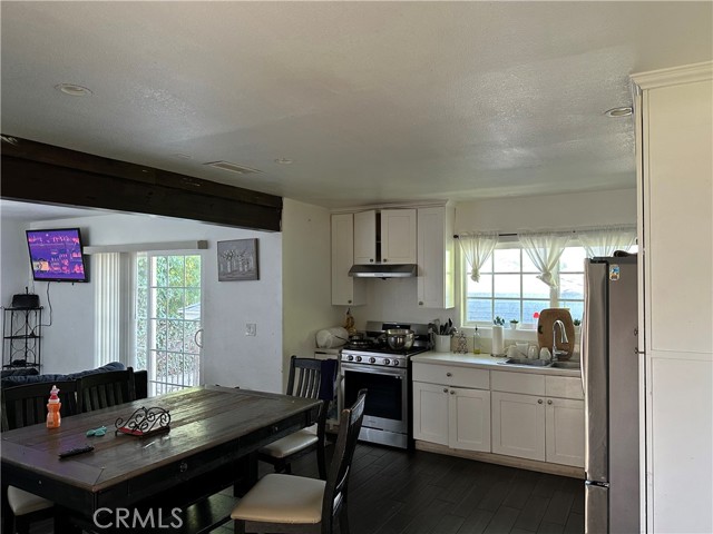 Detail Gallery Image 4 of 22 For 405 S 3rd, La Puente,  CA 91746 - – Beds | – Baths