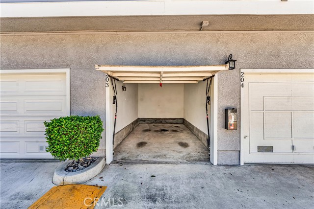 6631 Laurelton Lane, Chino Hills CA: https://media.crmls.org/medias/2831ae67-ac99-4016-a555-88b7d1eb9a5f.jpg