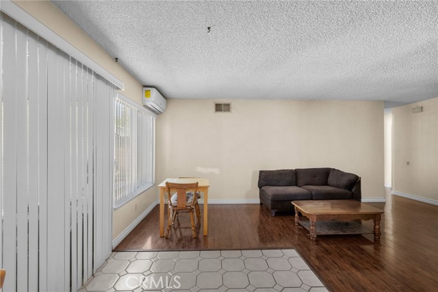 Detail Gallery Image 7 of 15 For 663 Eston Pl a,  Lancaster,  CA 93535 - 3 Beds | 3 Baths