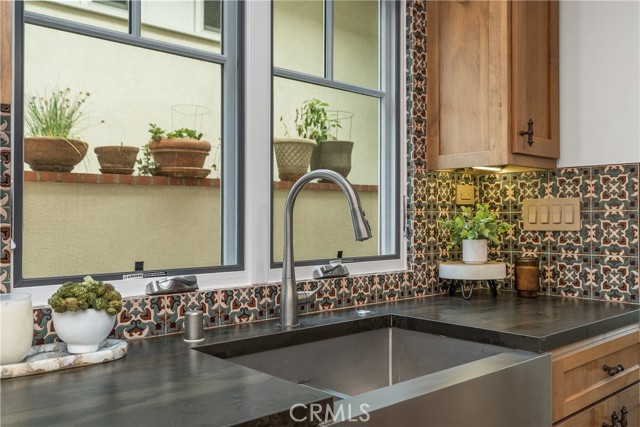 Detail Gallery Image 12 of 35 For 261 Granada Ave, Long Beach,  CA 90803 - 4 Beds | 2/1 Baths