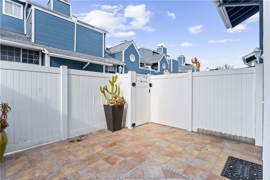 Detail Gallery Image 3 of 43 For 205 S Redwood Ave #H,  Brea,  CA 92821 - 3 Beds | 2/1 Baths