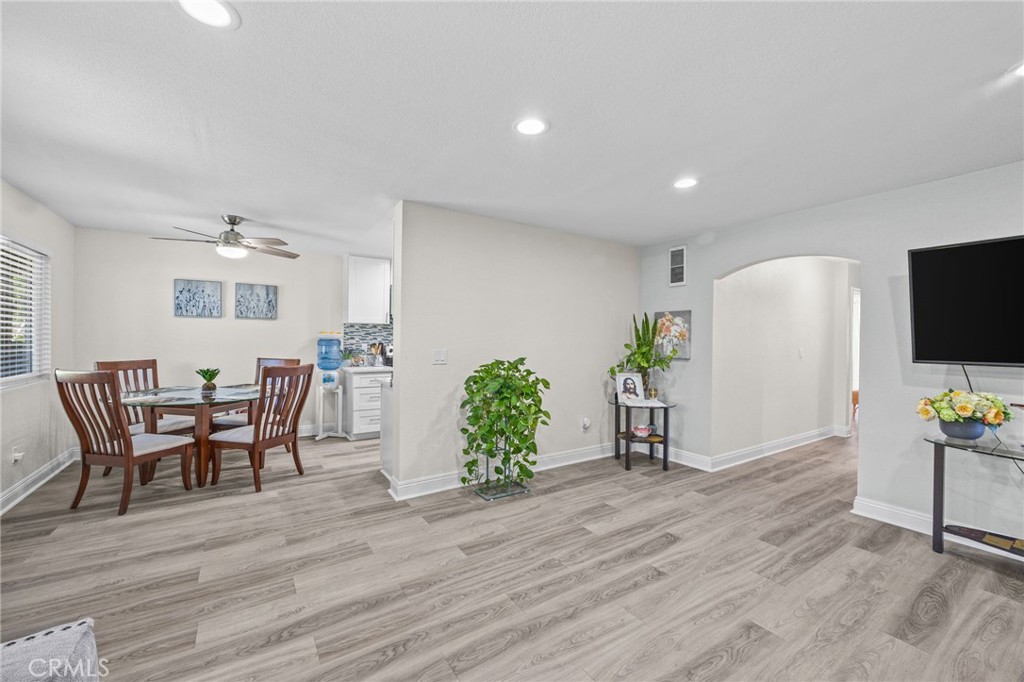 2094 Grand Avenue - photo 12