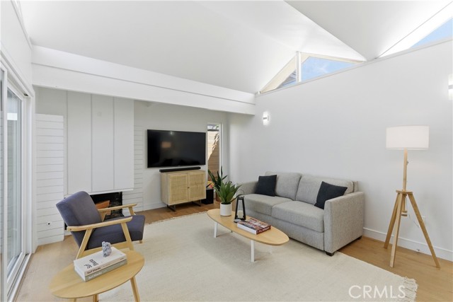 Detail Gallery Image 9 of 36 For 258 Walnut, Newport Beach,  CA 92663 - 3 Beds | 2 Baths