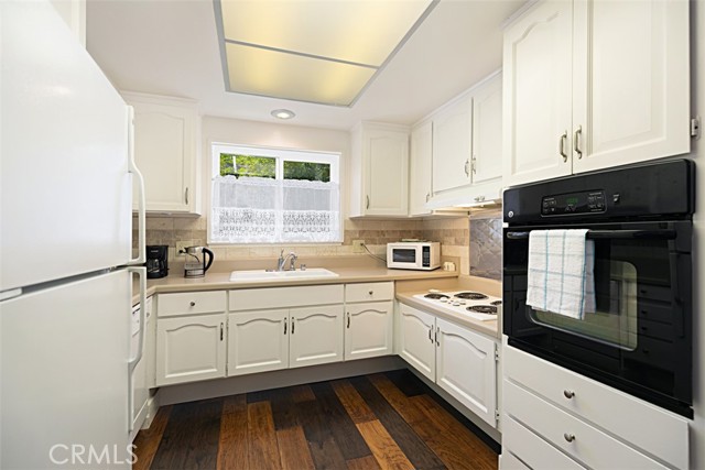 837 Ronda Sevilla, Laguna Woods CA: https://media.crmls.org/medias/28361ddb-ee98-46b5-bd05-962c79279492.jpg