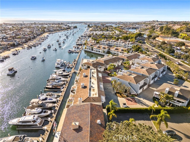 Detail Gallery Image 39 of 44 For 1033 Bayside Cove #106,  Newport Beach,  CA 92660 - 2 Beds | 2/1 Baths