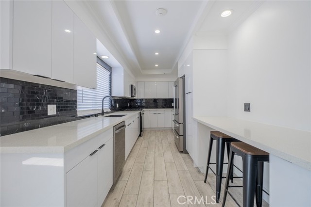 9830 Foothill Boulevard, Sylmar CA: https://media.crmls.org/medias/283800eb-79a2-45a4-aa7c-dbb581506b14.jpg