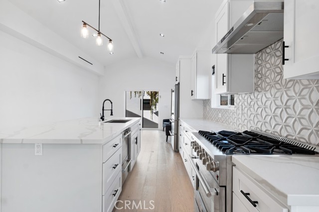 Detail Gallery Image 17 of 54 For 4941 Hesperia Ave, Encino,  CA 91316 - 5 Beds | 4 Baths