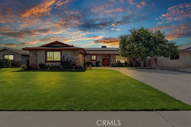 355 Kenwood Drive, Lemoore CA: https://media.crmls.org/medias/283890dc-f45b-43d1-a7d7-1addc71989b9.jpg