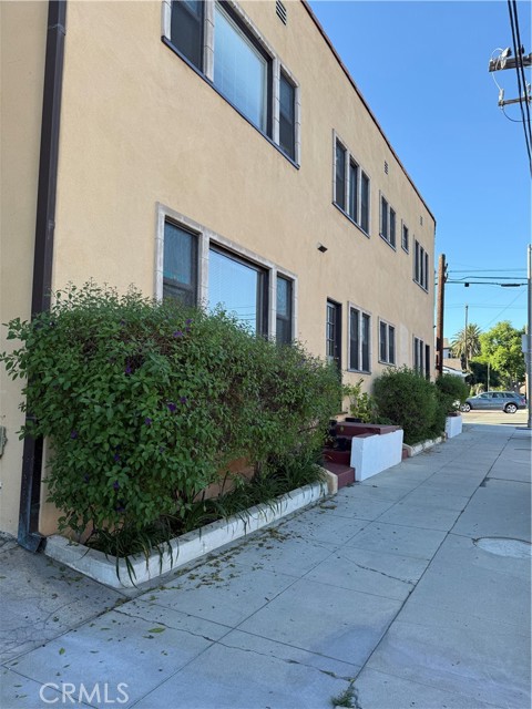 3234 E Broadway E, Long Beach CA: https://media.crmls.org/medias/2839033b-cbff-4d56-a17c-baac7ddb163d.jpg