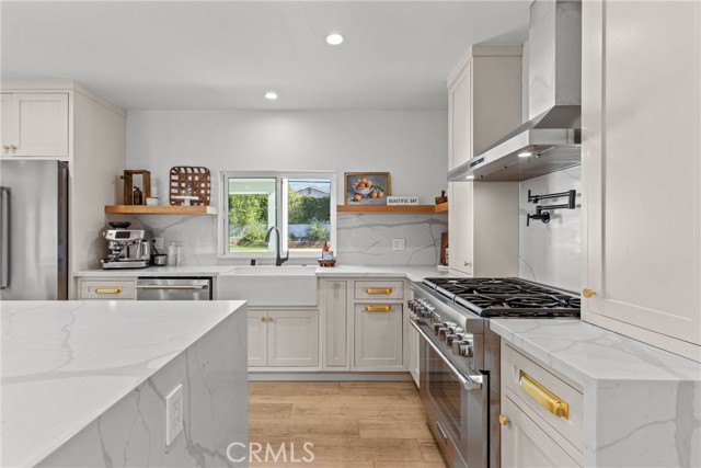 240 W Gainsborough Road, Thousand Oaks CA: https://media.crmls.org/medias/283953a6-0c25-4c37-bbd8-9c78e02796cf.jpg