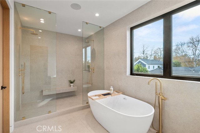 4453 Gentry Avenue, Studio City CA: https://media.crmls.org/medias/28397501-226f-49ad-a5af-2157b13b187c.jpg