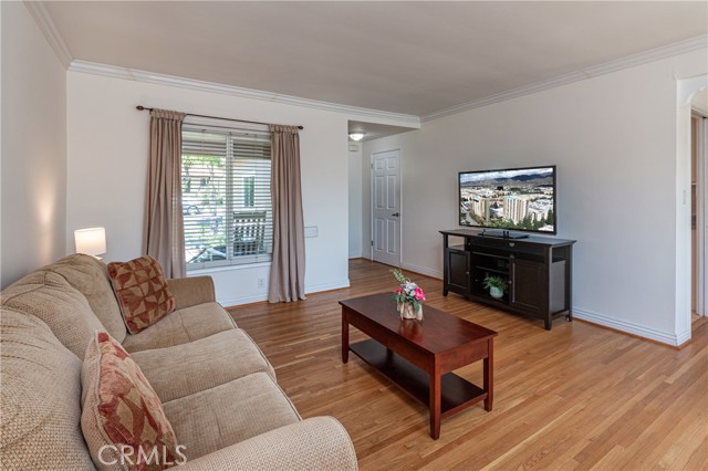 Detail Gallery Image 4 of 28 For 1030 E San Jose, Burbank,  CA 91501 - 3 Beds | 2 Baths