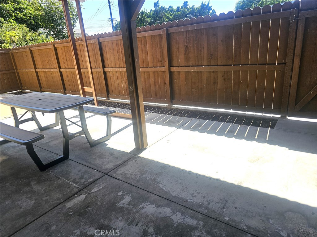 https://media.crmls.org/medias/283b7497-4063-49be-9bb6-5cc8339a66ea.jpg?preset=X-Large