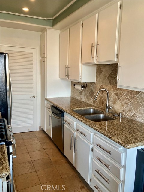 3800 STOCKER ST, View Park CA: https://media.crmls.org/medias/283bc13e-79c8-4f9d-b4bf-8c8b631b8c44.jpg