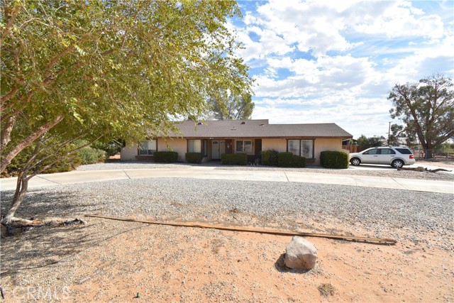 Detail Gallery Image 1 of 18 For 13885 Hopi Rd, Apple Valley,  CA 92307 - 3 Beds | 2 Baths