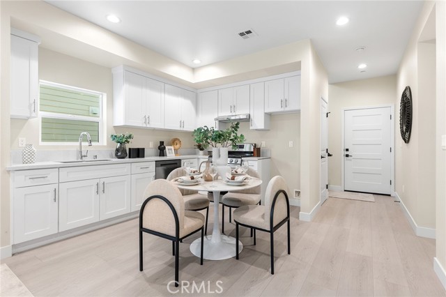 Detail Gallery Image 14 of 60 For 640 W Grand Ave, Pomona,  CA 91766 - 4 Beds | 3 Baths