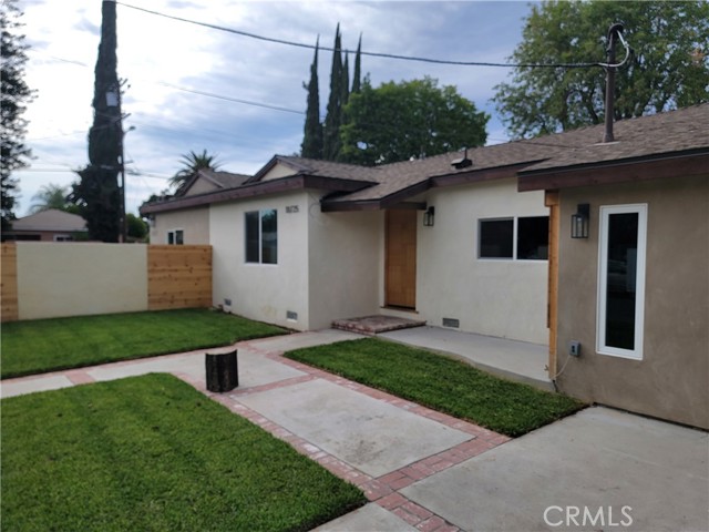 Detail Gallery Image 2 of 15 For 18725 Bassett St, Reseda,  CA 91335 - 2 Beds | 2 Baths