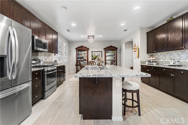 Detail Gallery Image 24 of 35 For 19837 via Ott, Newhall,  CA 91321 - 4 Beds | 3 Baths