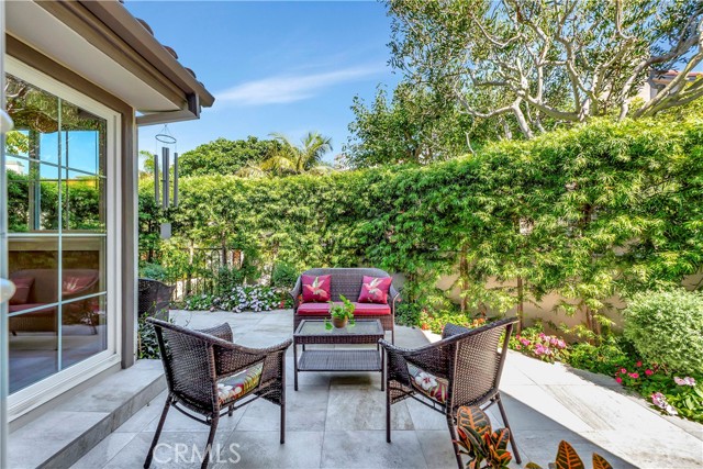19362 Maidstone Lane, Huntington Beach CA: https://media.crmls.org/medias/283e58a5-2eb1-4ad9-be82-c6243d370394.jpg