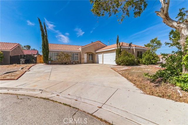 Detail Gallery Image 4 of 27 For 6012 Sandpiper Pl, Palmdale,  CA 93552 - 4 Beds | 2 Baths