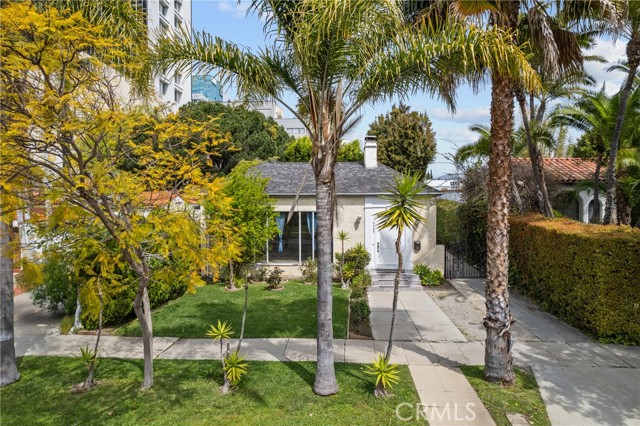 Detail Gallery Image 23 of 28 For 6329 Warner Dr, Los Angeles,  CA 90048 - 3 Beds | 3 Baths