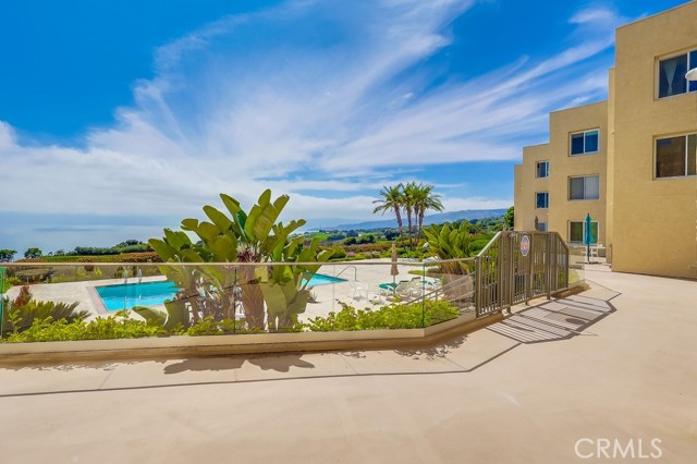 3200 La Rotonda Drive, Rancho Palos Verdes CA: https://media.crmls.org/medias/283eb0fd-545f-44db-9ada-849e6c81cec4.jpg