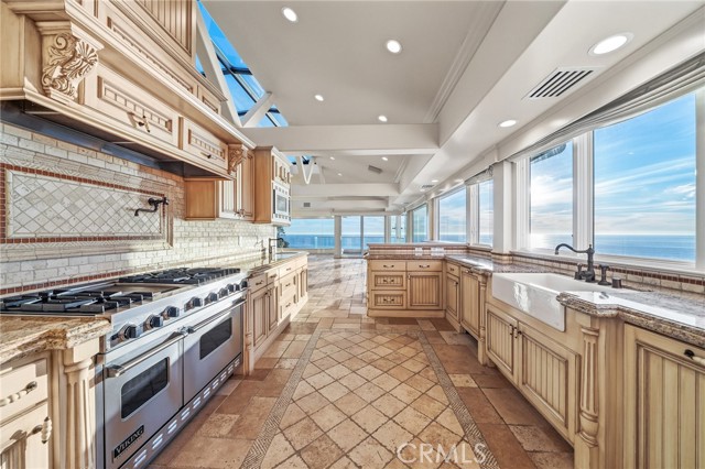 Detail Gallery Image 21 of 73 For 21 Bay, Laguna Beach,  CA 92651 - 6 Beds | 6/1 Baths