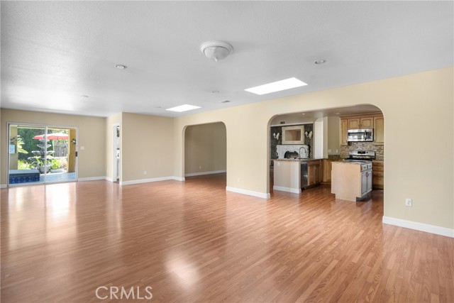 Detail Gallery Image 19 of 59 For 527 San Antonio Dr, Santa Maria,  CA 93455 - 4 Beds | 3 Baths