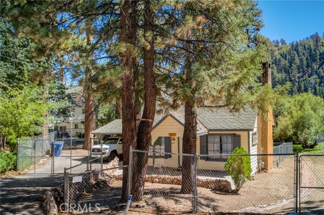 Detail Gallery Image 38 of 61 For 937 Cameron Dr, Big Bear Lake,  CA 92315 - 2 Beds | 1/1 Baths