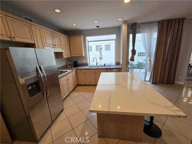 624 Goldenwest Street, Huntington Beach CA: https://media.crmls.org/medias/283f5191-68da-4f7b-99e5-d357519c0e4a.jpg